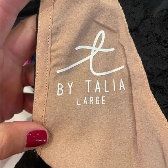 Talia Sleeveless Black Lace Halter Neck Top Floral Crochet Design Size Large - Picture 9 of 12